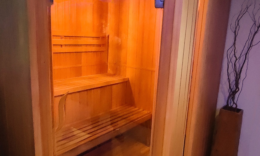 Image 5: Spa privado en pareja con cóctel o botella de cava y bombones 