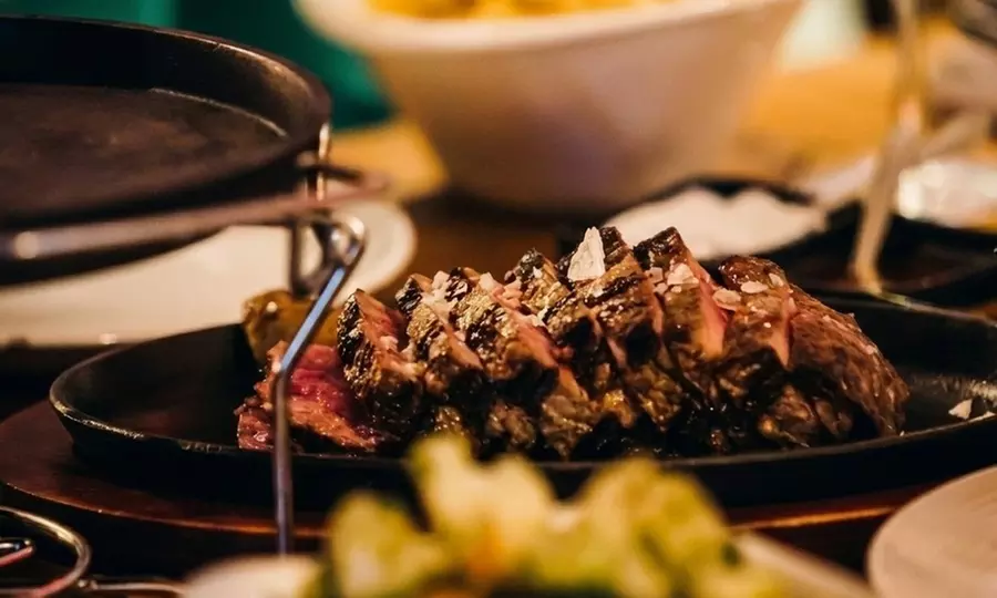 Menú mediterráneo con entrantes, principales y bebidas para 2 o 4