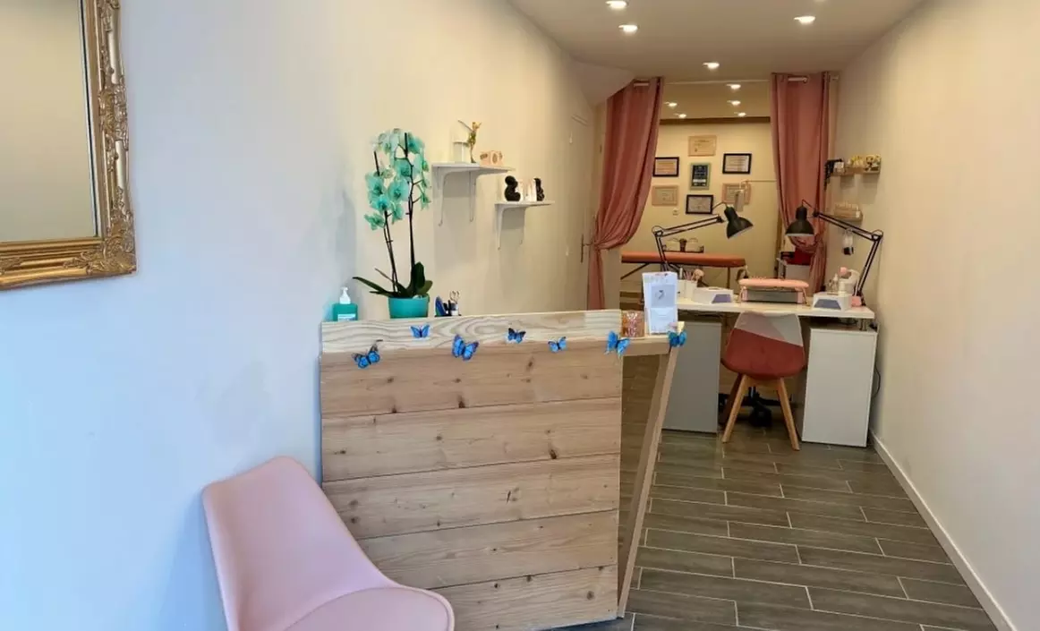 Modelage californien du corps avec soin du visage en option avec Pretty Shaama (jusqu'à 33% de réduction) - Primary Image