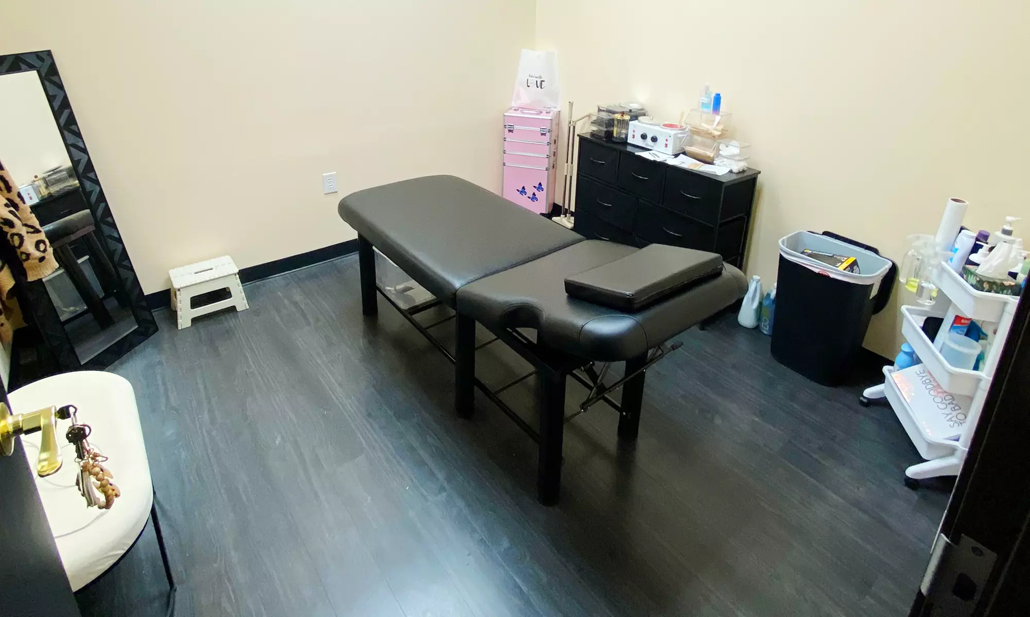 Brazilian Full Leg or Back Waxing for Smooth Lasting Results