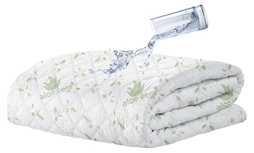 Image 3: Water-Resistant Quilted Mattress Protector with Elasticated Corners