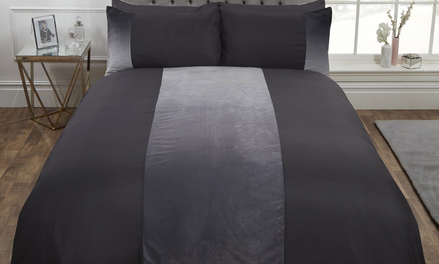 Image 1: Subtle Velvet Band Duvet Set