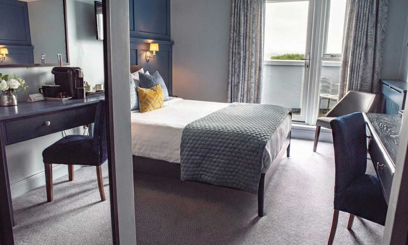 Wicklow: 1-2 Nights with Breakfast, Drink of Choice, Chocolates