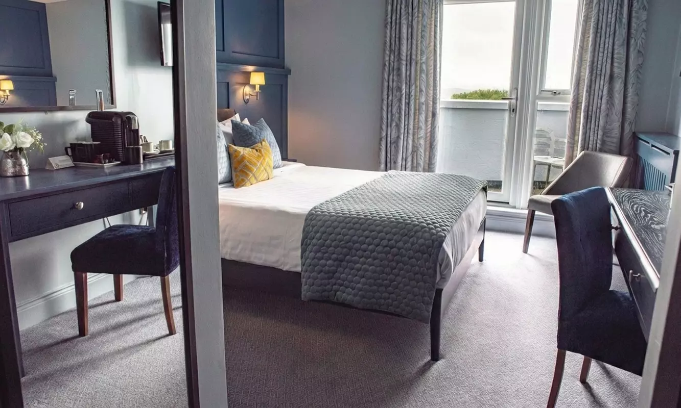 Wicklow: 1-2 Nights with Breakfast, Drink of Choice, Chocolates