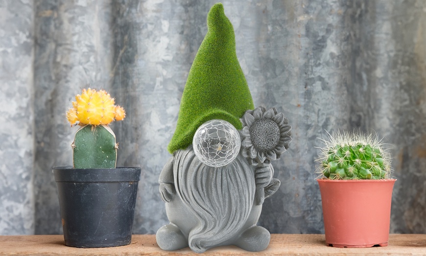 Image 5: Solar Gonk Garden Light 27cm Tall LED Globe Nose 