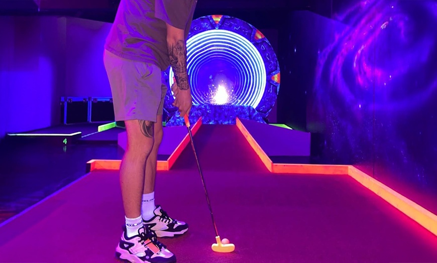 Image 2: Mini Golf for a Family of 4