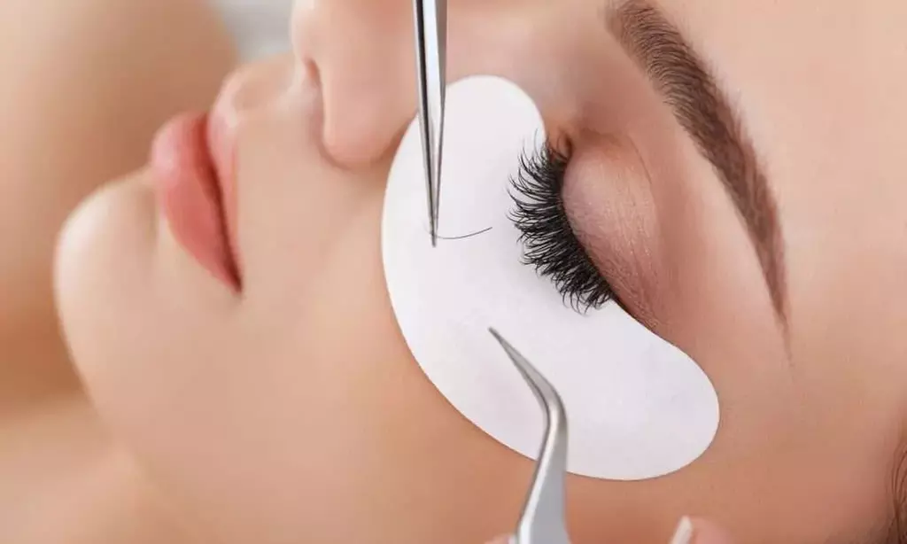 Get One Full Set of Classic, Hybrid, or Volume Eyelash Extensions
