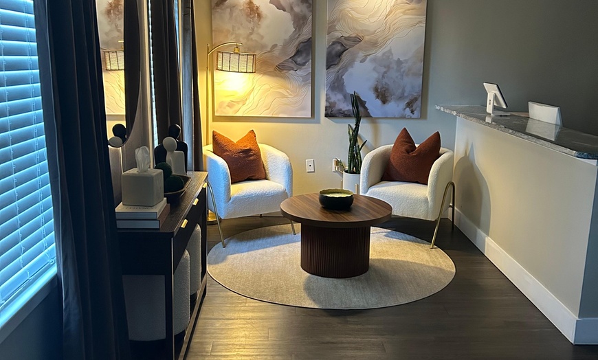 Image 3: Relax with 60-Min Swedish Massage or Enjoy Couples Swedish Massage