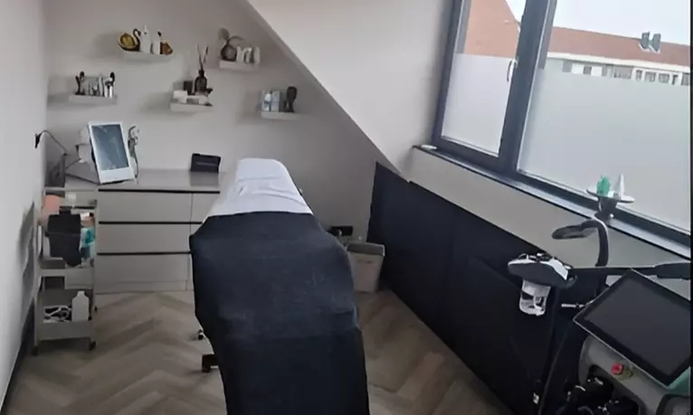 Bewandel de weg naar een jeugdige huid met een HIFU-behandeling voor je gezicht of onderkin (tot 40% korting) - Image 3