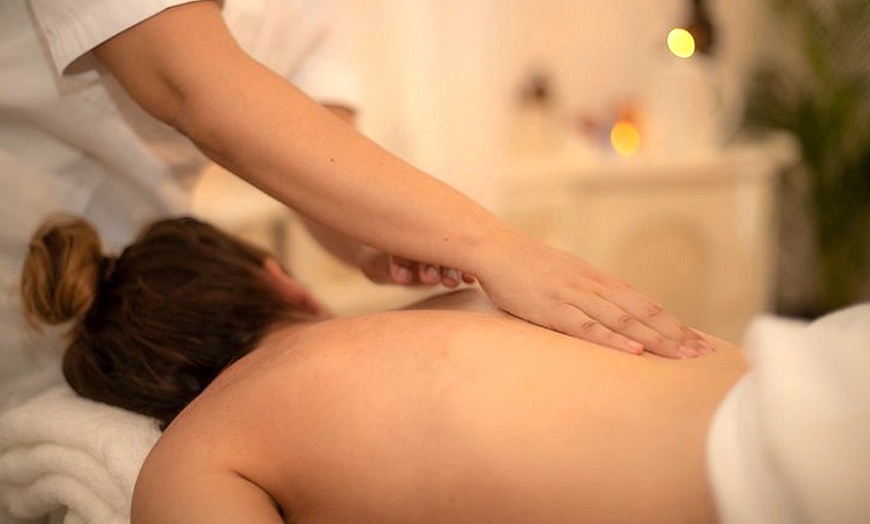 Image 4: Masaje con técnica a elegir o ritual Alella Essence en pareja