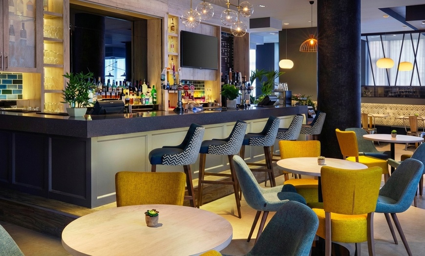 Image 10: Croydon: Double / Twin Room with Breakfast & Welcome Drink