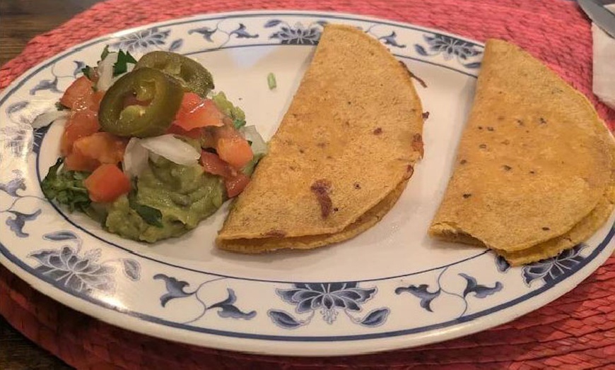 Image 9: Menú mexicano para 2 con postre, bebida y opción a margarita o cóctel