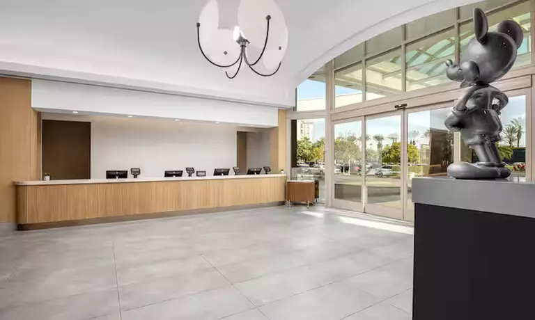 Member Pricing: Hotel Near Anaheim With Breakfast & Pool
