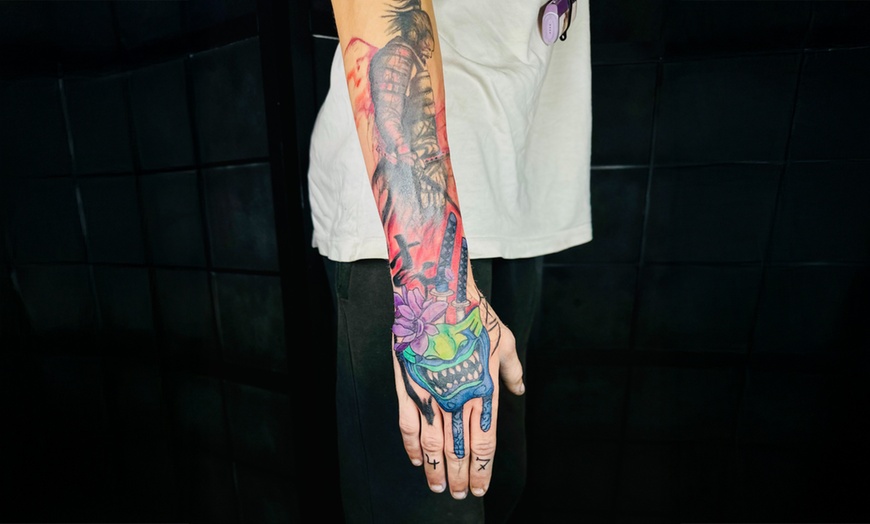 Image 5: Wykonanie tatuażu czarno-białego lub kolorowego