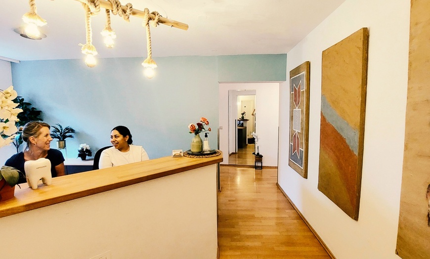 Image 2: Wertgutschein: Professionelle Zahnreinigung für 1 Person