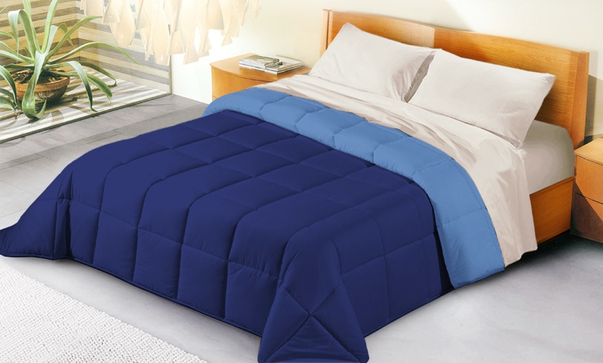 Image 3: Couette réversible en microfibre