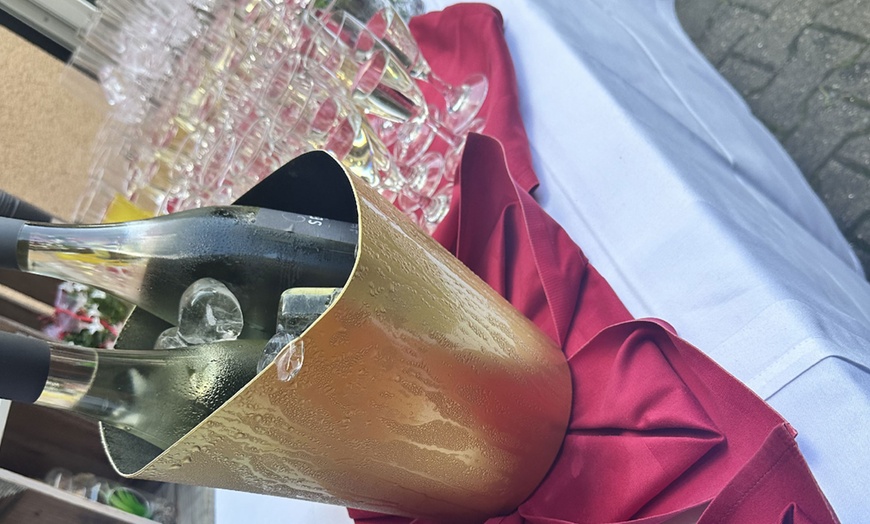 Image 10: Ticket: Faszinierendes Show Dinner inkl. 3-Gänge-Menü, Show & Getränk