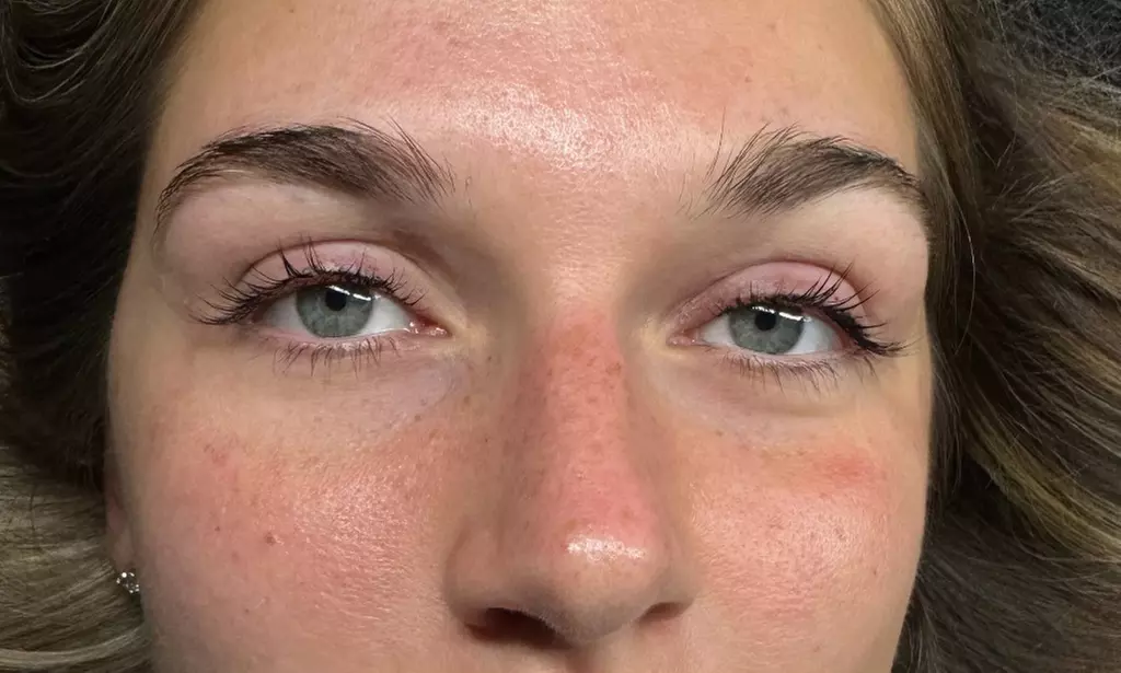 Get Beautiful Lashes with One Eyelash Tinting and Lift Treatment