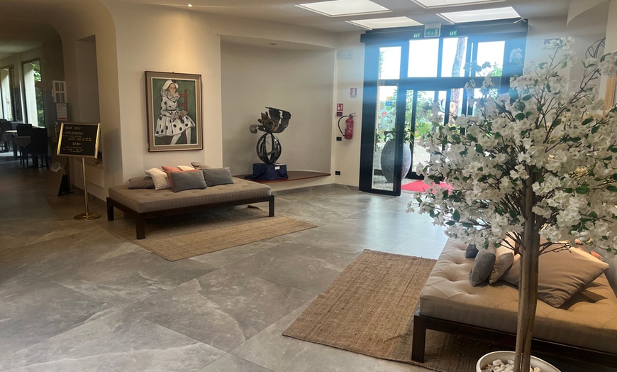 Image 9: Urbino 4*: camera Comfort o Deluxe con mezza pensione e Spa