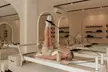 Wzmocnij ciało i ukształtuj sylwetkę: Zajęcia pilatesu na reformerach w Efekt Pilates & Reformer - Image 2