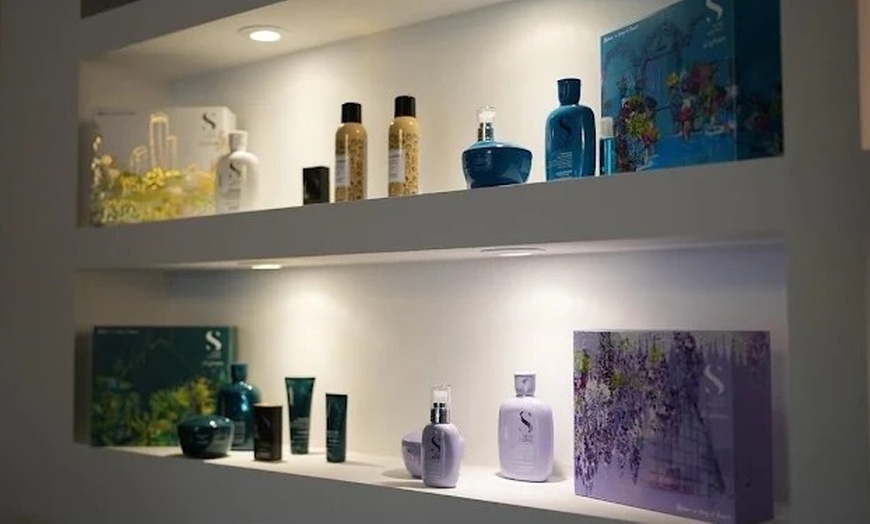 Image 5: Damen-Haarschnitt optional mit Ansatzfarbe, Strähnchen oder  Balayage