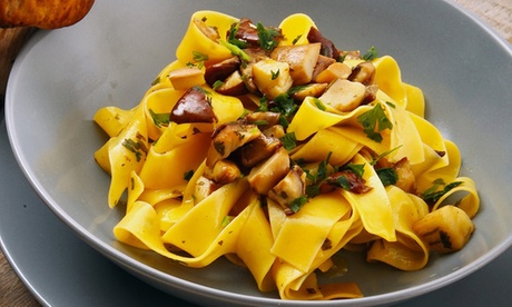 Menu funghi e cacciagione più vino per 2 o 4 persone al ristorante Vini E Crostini 2 (sconto fino a 60%)