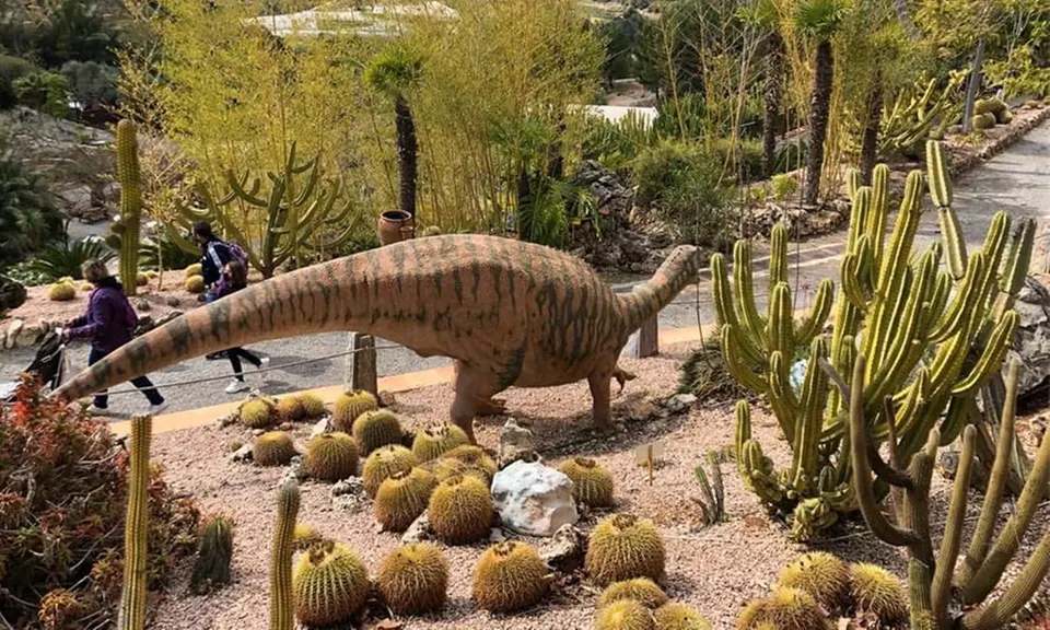 Entrada de un día para hasta 4 personas a DinoPark Algar