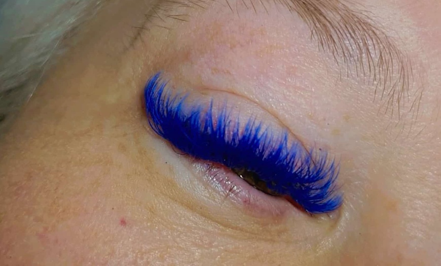 Image 2: Wimpernverlängerung mit 1:1-, 2D-3D- oder 4D-5D-Technik für 1 Person