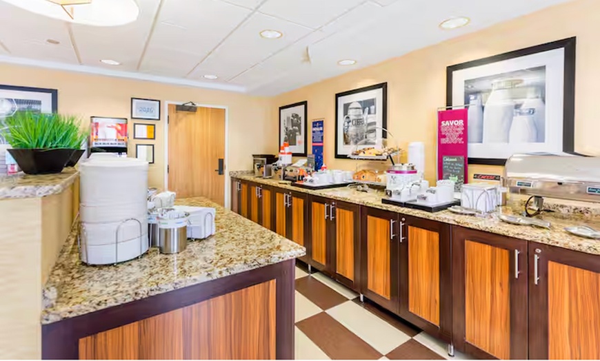 Image 6: Close to Shopping, Dining, & St. Charles Attractions