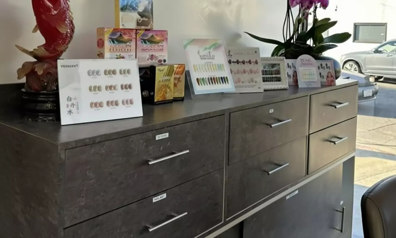 Gel Manicure & Deluxe Pedicure Packages for Perfect Nails