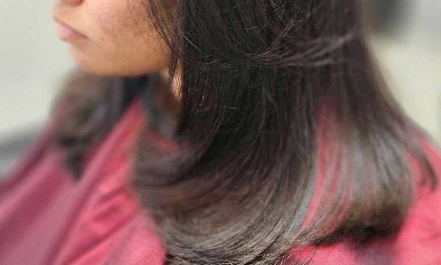 Image 2: Haircut, Blowdry & Color Transformation Packages


