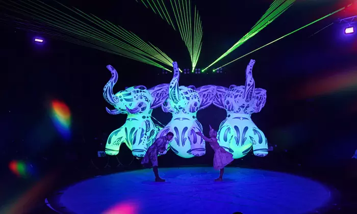 El Circo de la Luz: magia, láseres y acrobacias para toda la familia