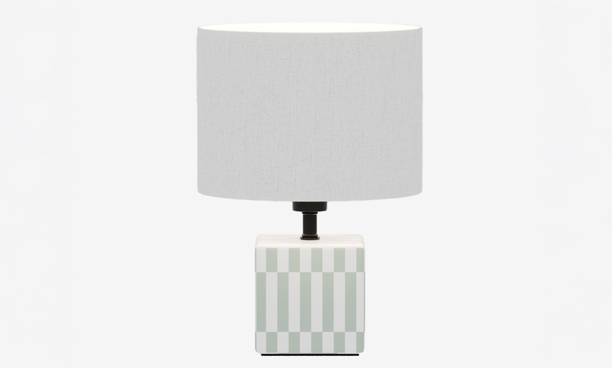 Image 4: Lampe de chevet en céramique à motif damier 
