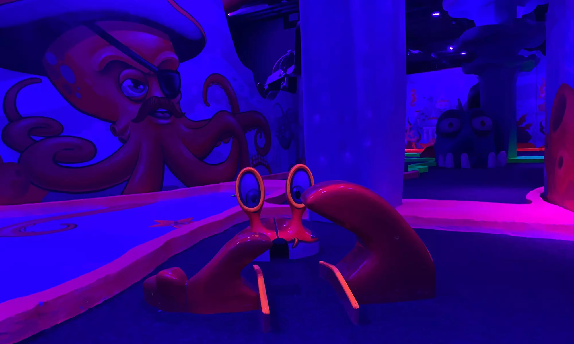 Demuestra tus dotes jugando al minigolf en un circuito de 9 o 12 hoyos