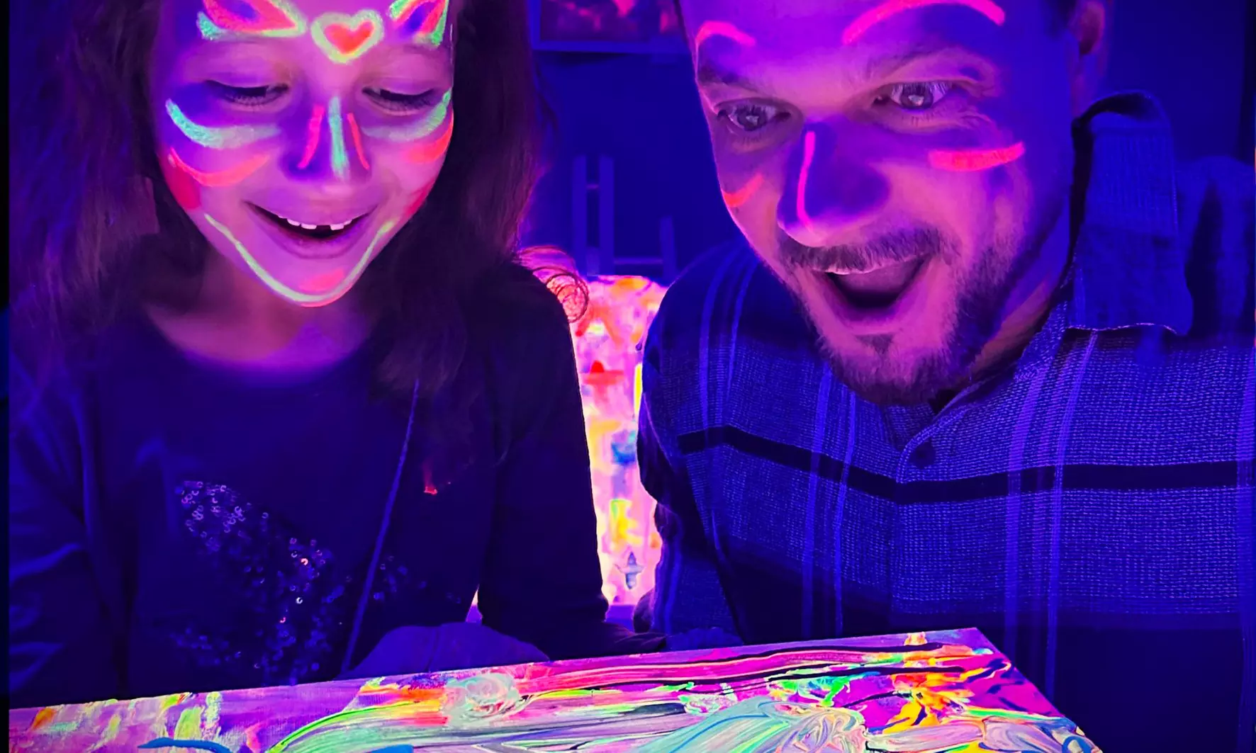 Taller PINTA LUZ de pintura neón para 1 o 2 personas, niños y adultos