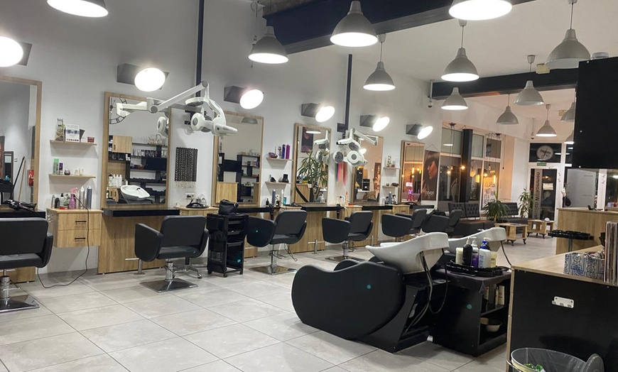 Image 2: Microneedling, Aqua Facial oder BB-Glow-Behandlung für 1 Person