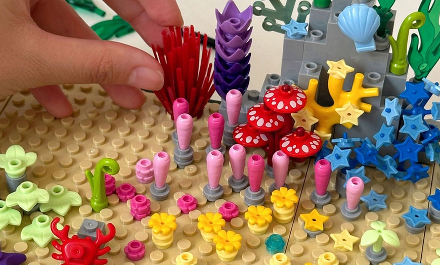 Image 4: Aquarium Building Block Kit with Night Lights - 570 Pieces