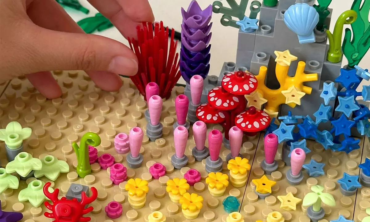 Aquarium Building Block Kit with Night Lights - 570 Pieces