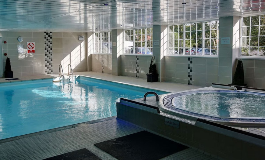 Image 3: Greater Manchester: All Inclusive Stay for 2