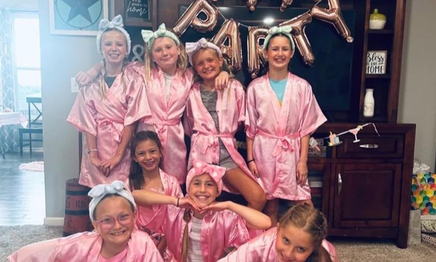 Image 2: Pampering Spa Party Package for up to Six to Eight Guests