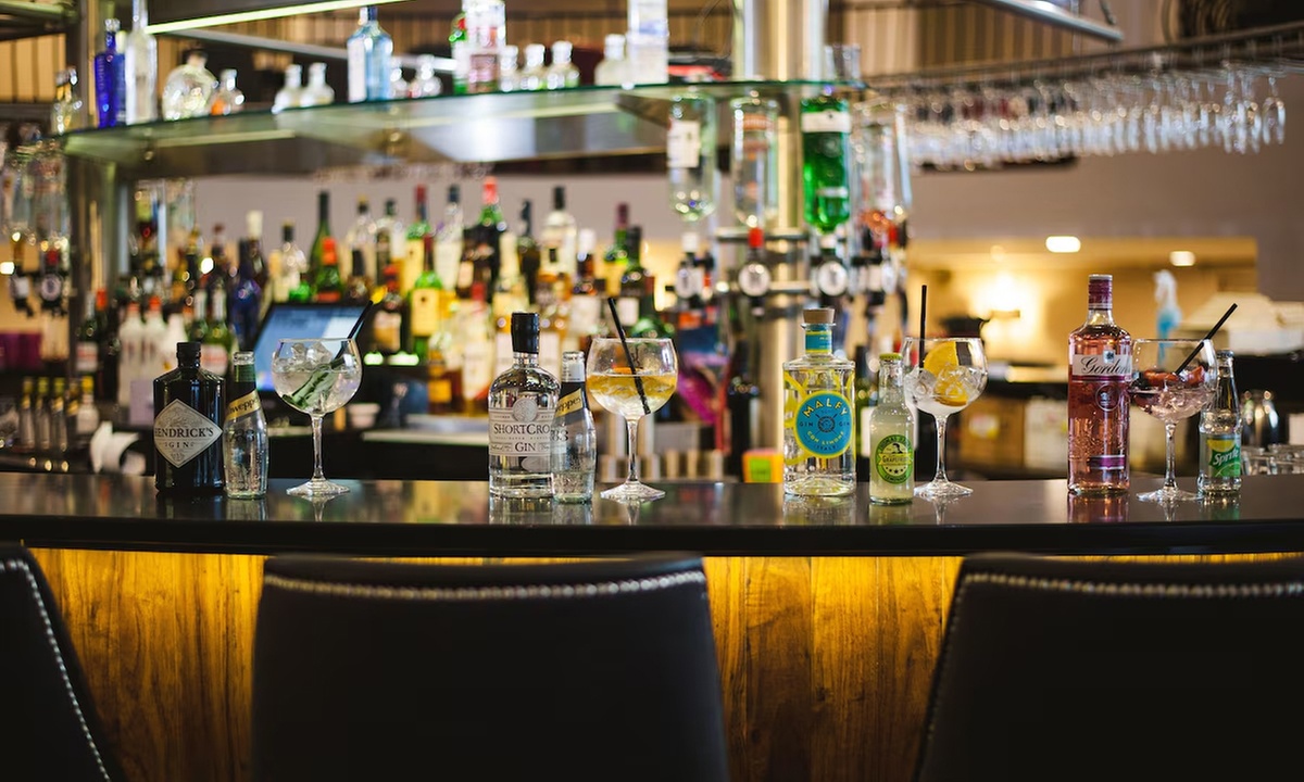 4* Derry: Double Room Stay with Breakfast and a Glass of Prosecco