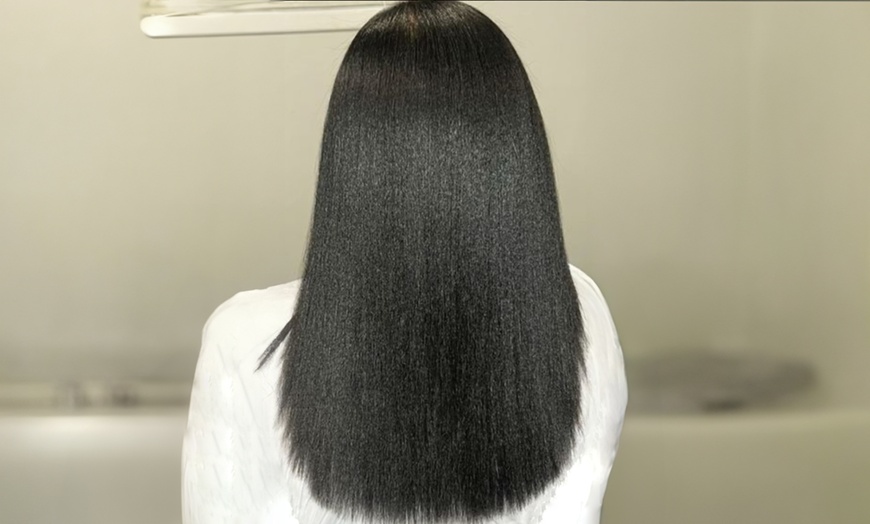 Image 2: Wash & Revive, Ultimate Undo Experience, Undo & Silk Press, and More