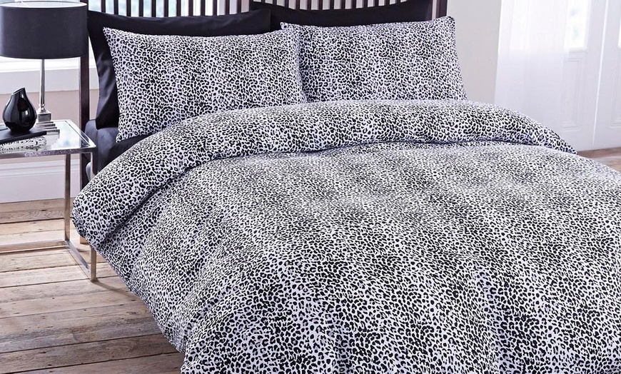 Image 10: £10 Duvet Sets