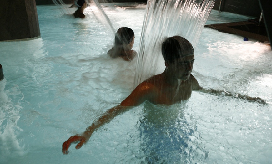 Image 7: Circuito hidrotermal de 1 h para 2 válido en fin de semana o festivo
