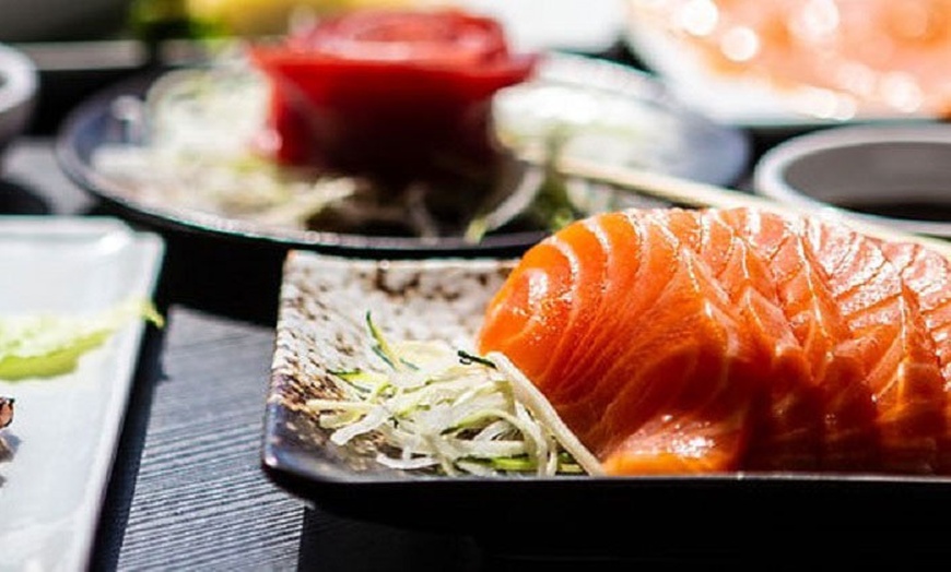 Image 25: Menú japonés para 2 o 4 personas con opciones clásicas o gourmet