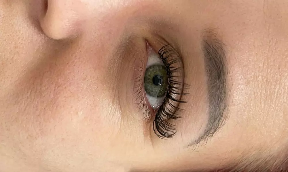 Classic Extensions or 3D or 6D Lash Extensions w/ Optional 2 Week Fill