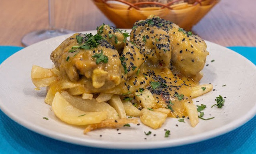 Image 5: ¡Date el gusto! Menú de cocina fusión completo para 2 o 4 personas