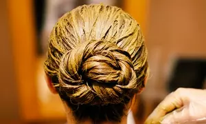 Coloración capilar con barros en raíz o melena completa con masaje, corte y secado para 1 persona; ahorra un51% 