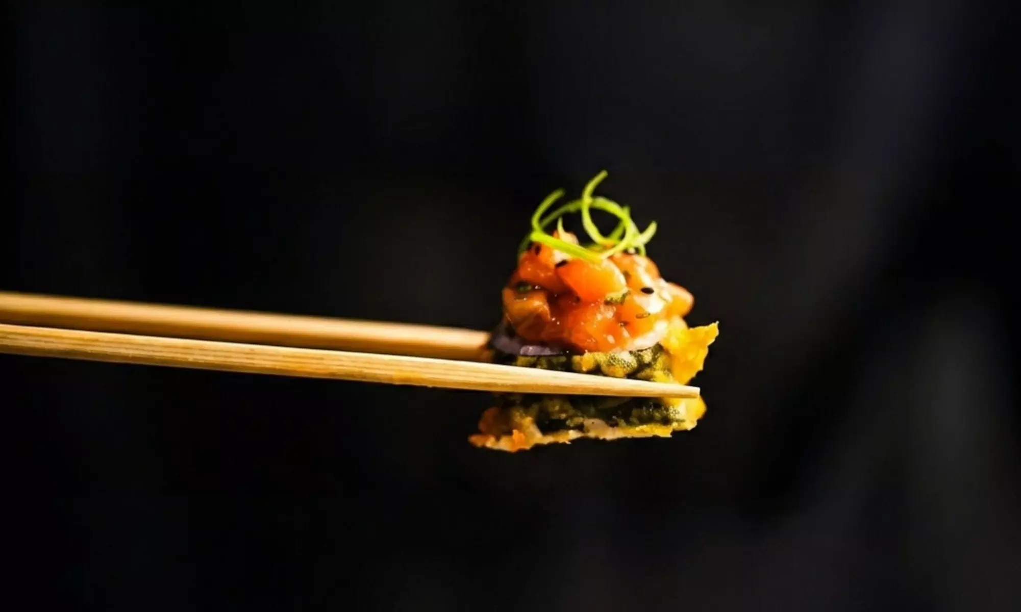 Menú omakase nikkei para 2 o 4 con cinco pasos y maridaje de sakes