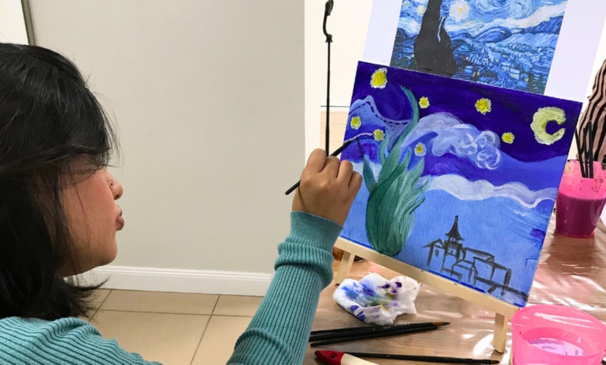 Image 2: Taller de pintura con vino y chuches ilimitadas para 1 o 2 personas
